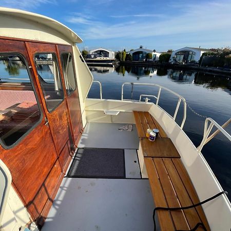 Suesses Motorboot - Bremen Ueberseestadt Exteriör bild