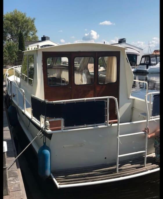 Suesses Motorboot - Bremen Ueberseestadt Exteriör bild
