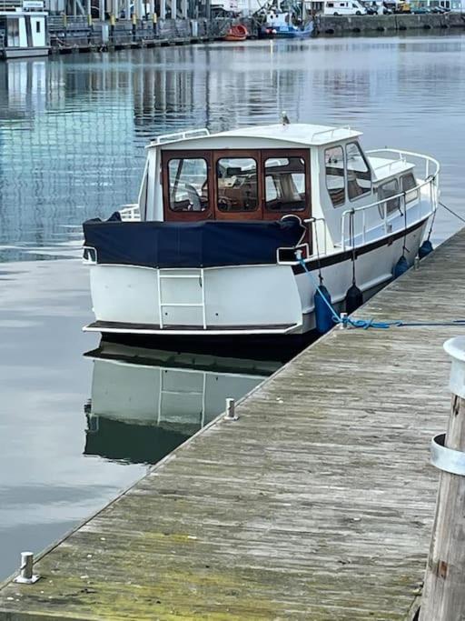 Suesses Motorboot - Bremen Ueberseestadt Exteriör bild