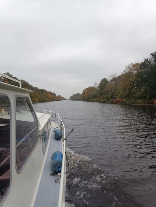Suesses Motorboot - Bremen Ueberseestadt Exteriör bild