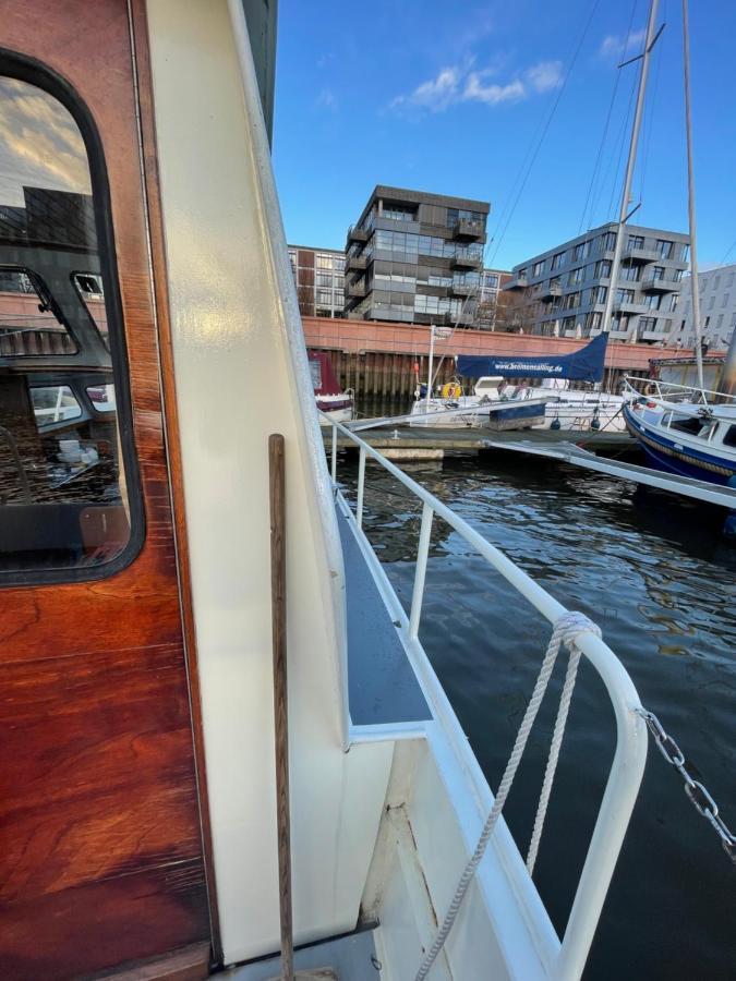 Suesses Motorboot - Bremen Ueberseestadt Exteriör bild