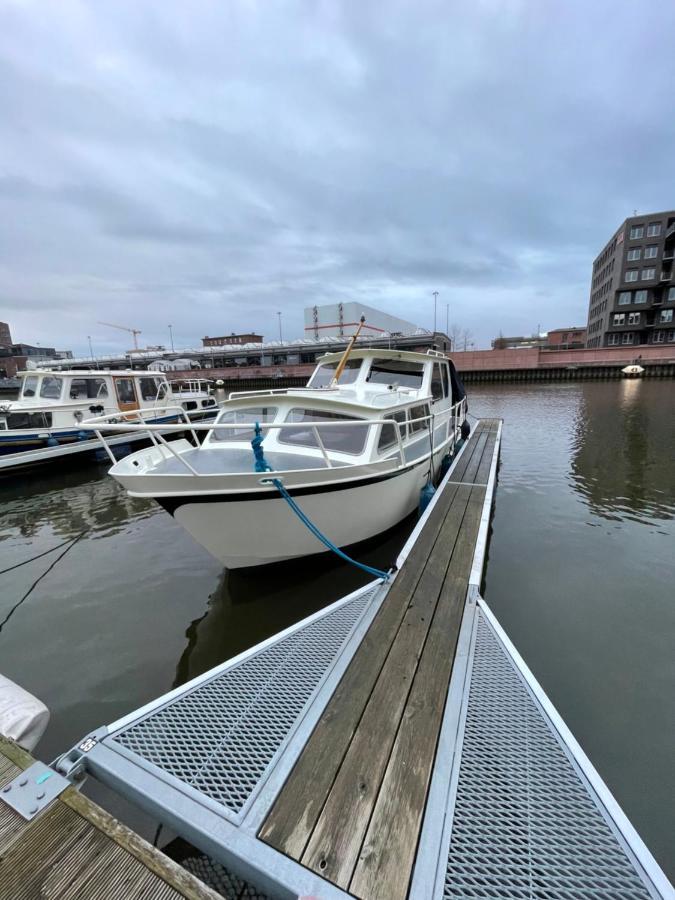 Suesses Motorboot - Bremen Ueberseestadt Exteriör bild