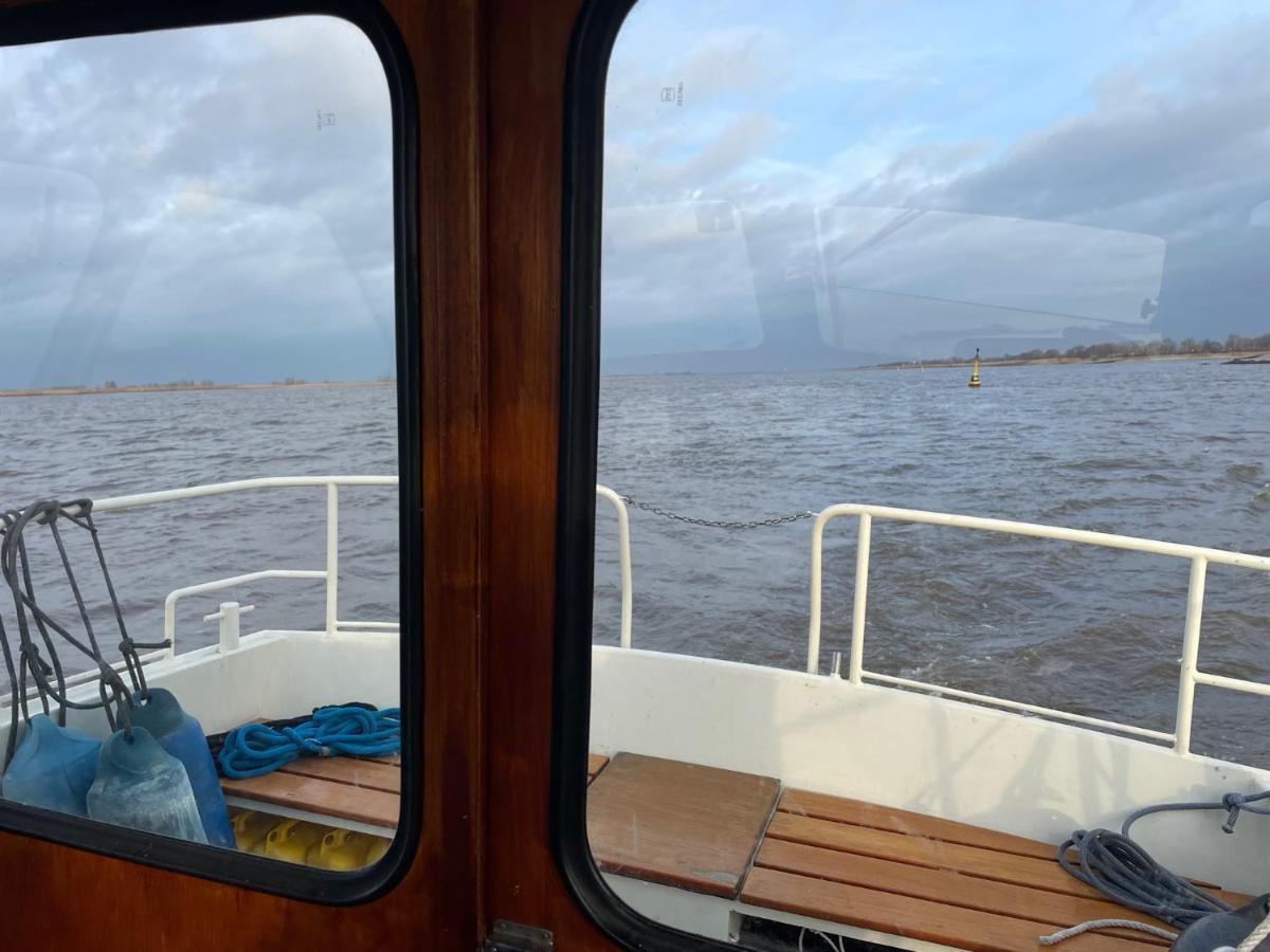 Suesses Motorboot - Bremen Ueberseestadt Exteriör bild