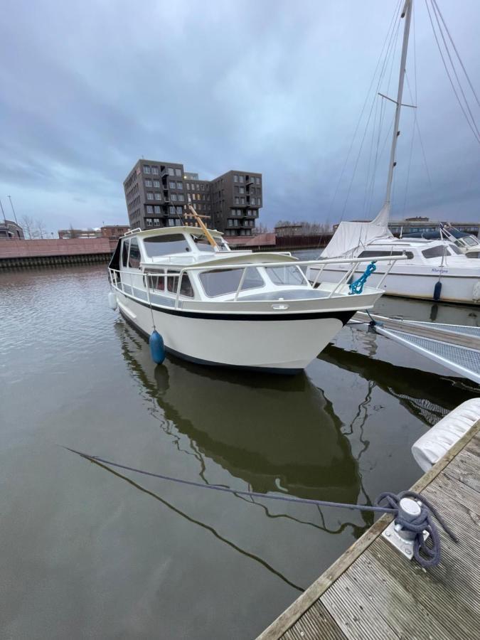 Suesses Motorboot - Bremen Ueberseestadt Exteriör bild