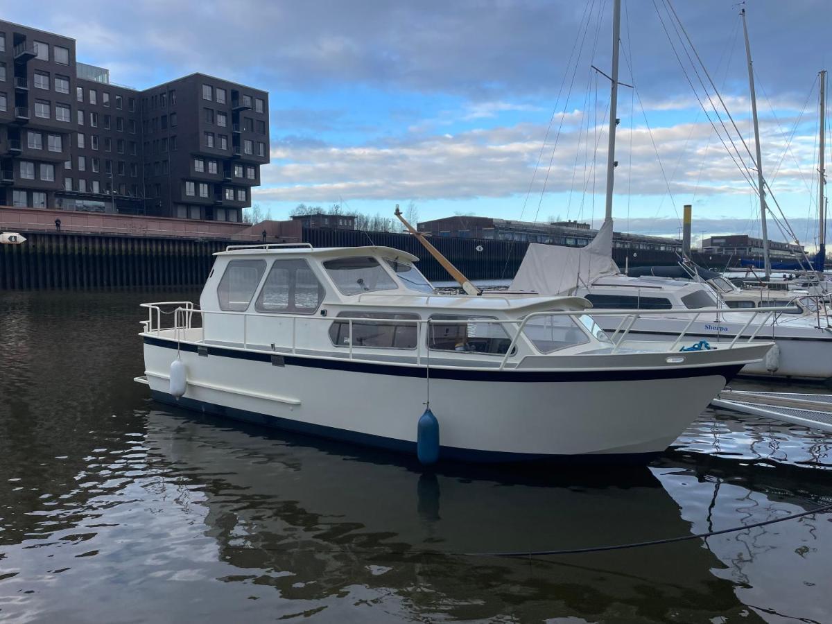 Suesses Motorboot - Bremen Ueberseestadt Exteriör bild