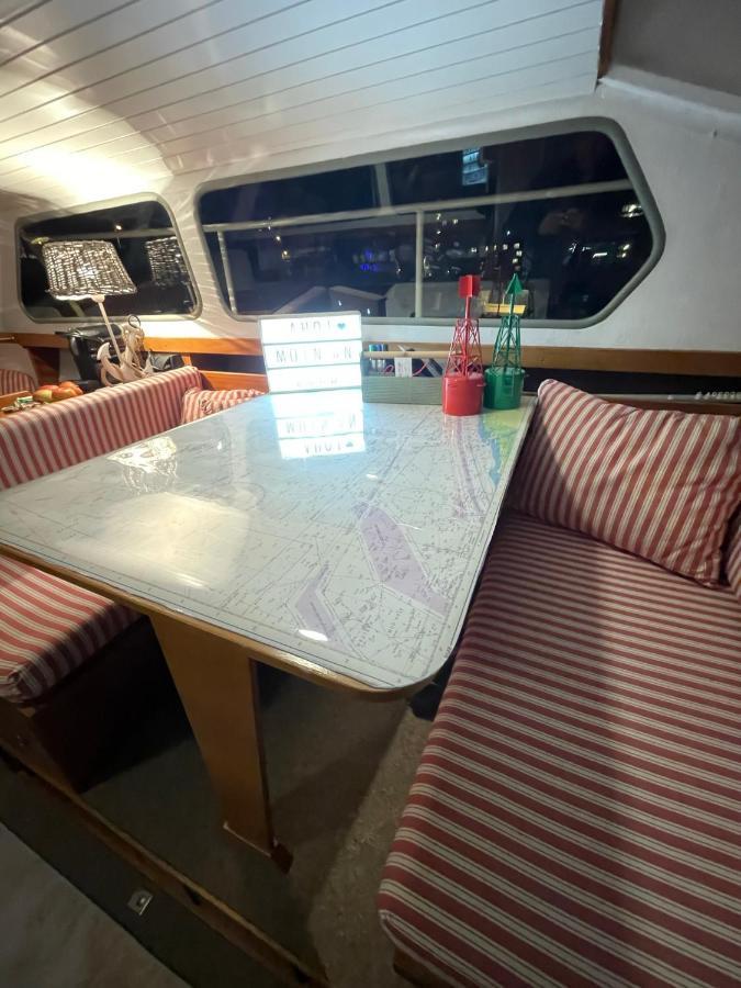Suesses Motorboot - Bremen Ueberseestadt Exteriör bild