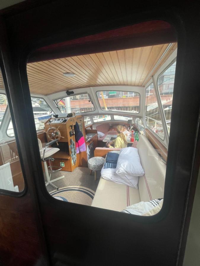 Suesses Motorboot - Bremen Ueberseestadt Exteriör bild