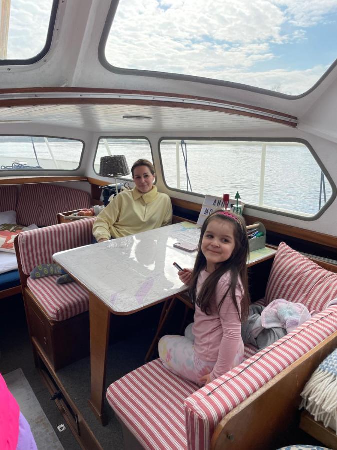 Suesses Motorboot - Bremen Ueberseestadt Exteriör bild