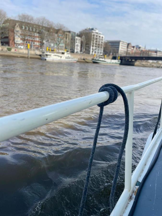Suesses Motorboot - Bremen Ueberseestadt Exteriör bild