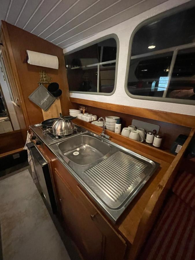 Suesses Motorboot - Bremen Ueberseestadt Exteriör bild
