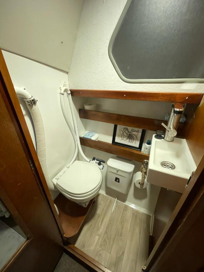 Suesses Motorboot - Bremen Ueberseestadt Exteriör bild