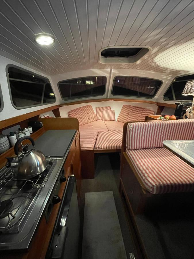 Suesses Motorboot - Bremen Ueberseestadt Exteriör bild