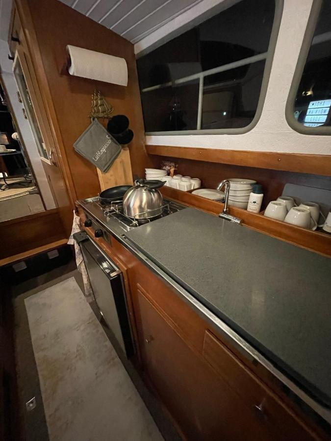 Suesses Motorboot - Bremen Ueberseestadt Exteriör bild